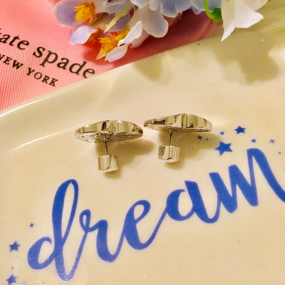 KATE SPADE ♠️ HERITAGE SPADE HEART STUDS EARRINGS - Picture 5 of 8
